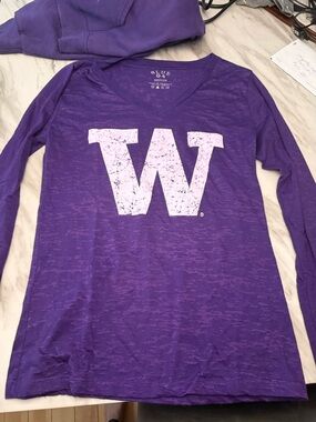 Washington Huskies Long Sleeved T-shirt
